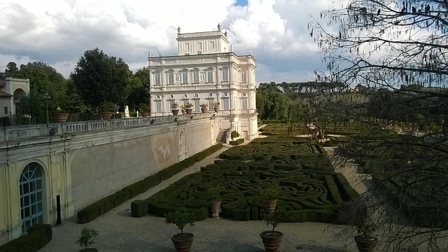 Romantic Rome: A Couple's Guide to Enchanting Experiences and Timeless Love in the Eternal City